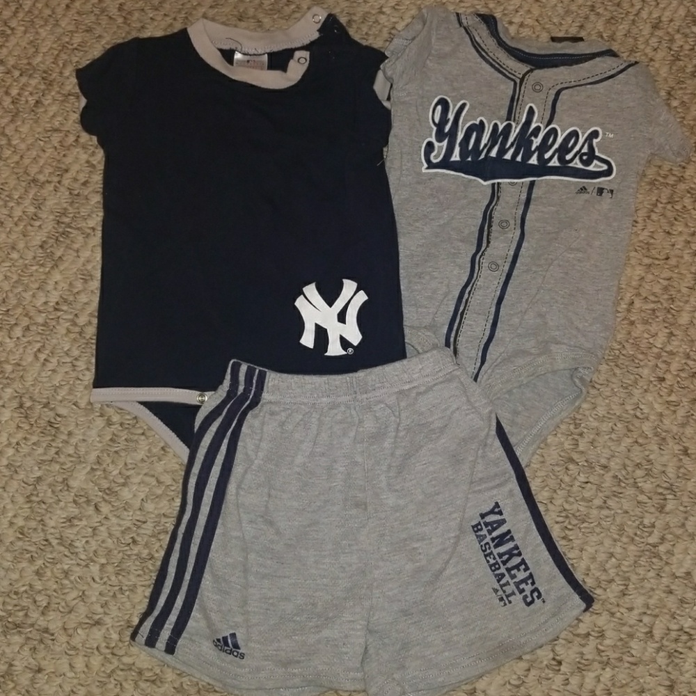 24 Month New York Yankees Onezies and Short ser